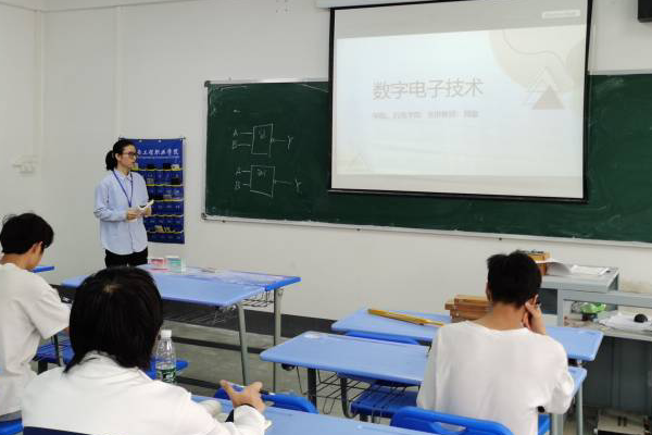 我校舉辦2023年春季學(xué)期教師公開(kāi)課聽(tīng)